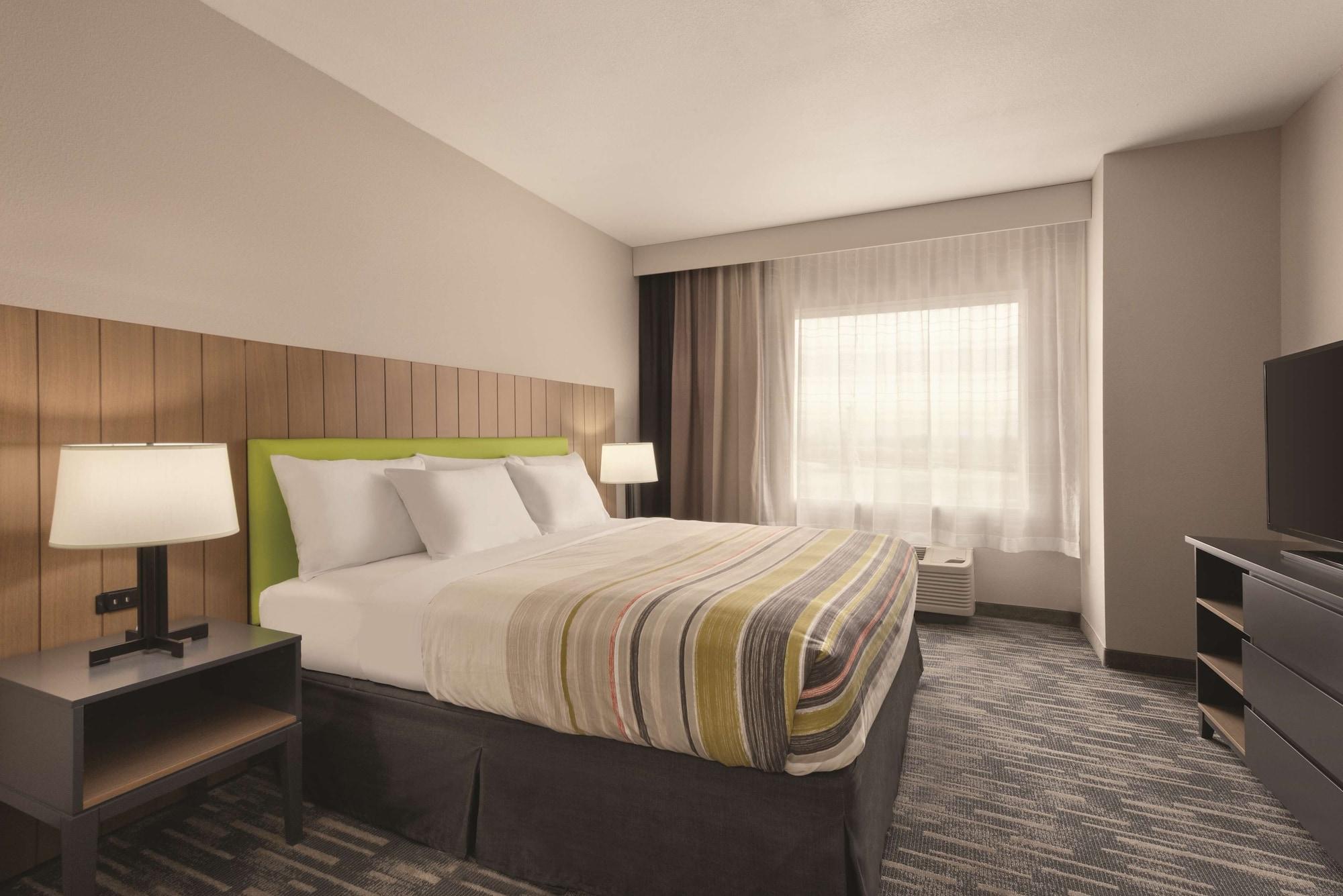 Hotel Country & By Radisson, - Bricktown, Ok