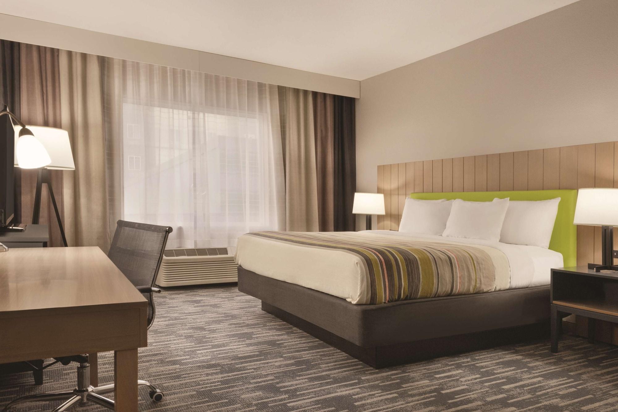 Hotel Country & By Radisson, - Bricktown, Ok